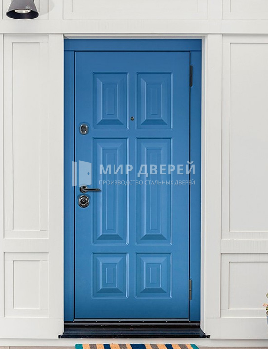 Синяя входная дверь - фото